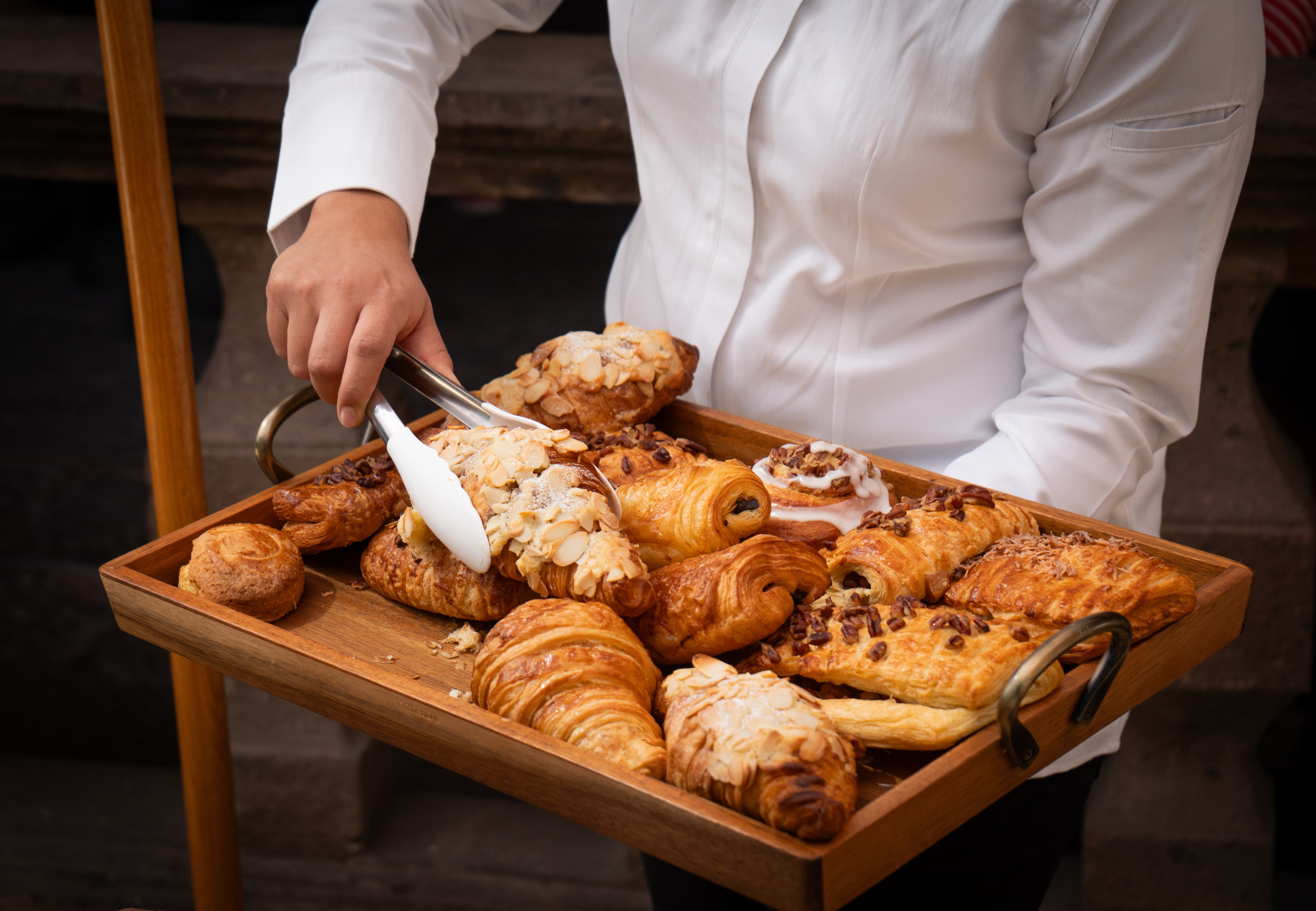 Interior de Lumière con pan artesanal y cafetería